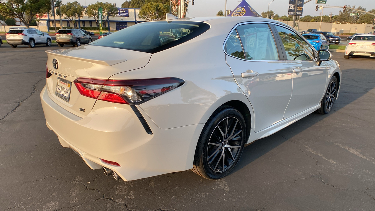 2023 Toyota Camry SE 3