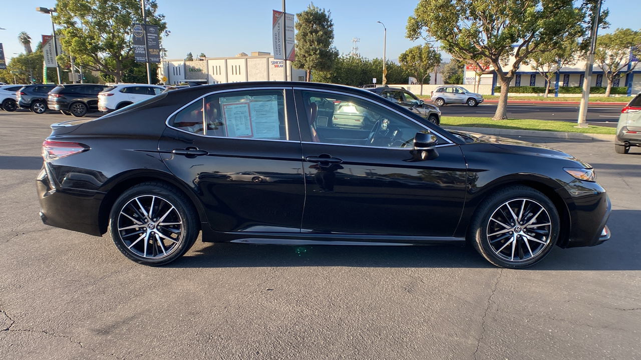 2023 Toyota Camry SE 2