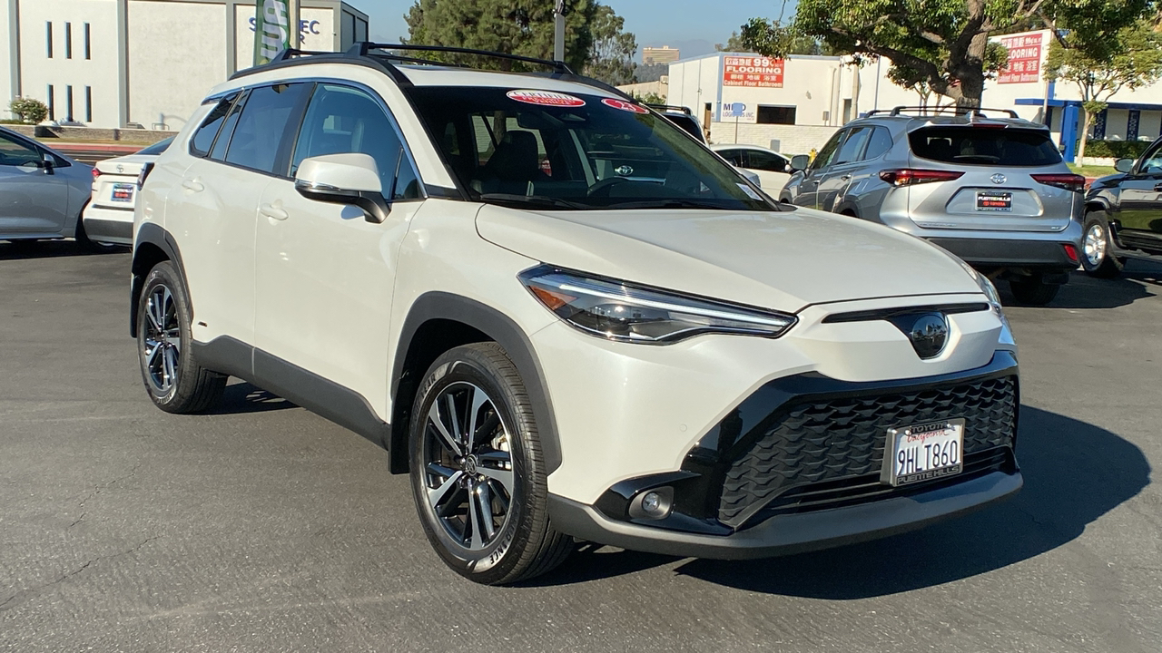 2023 Toyota Corolla Cross Hybrid XSE 1