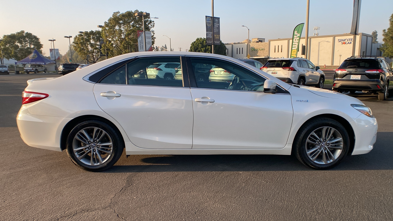 2015 Toyota Camry Hybrid SE 2