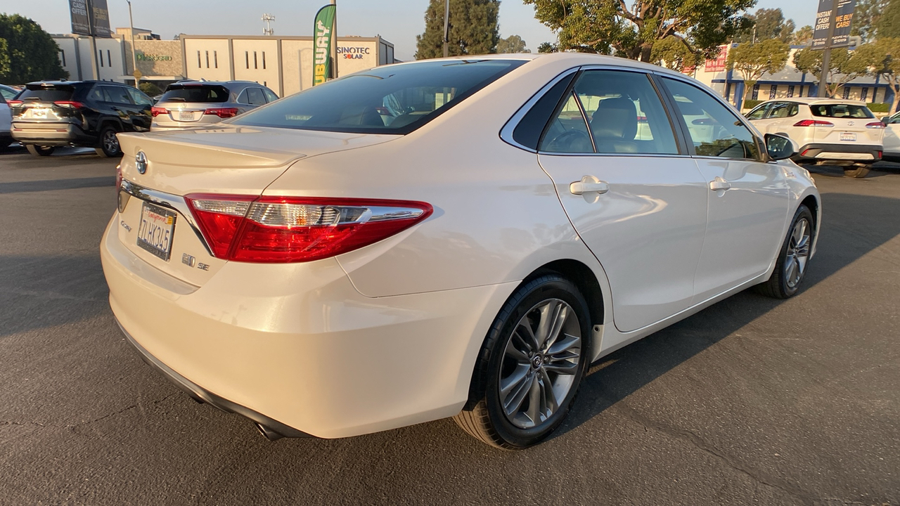 2015 Toyota Camry Hybrid SE 3