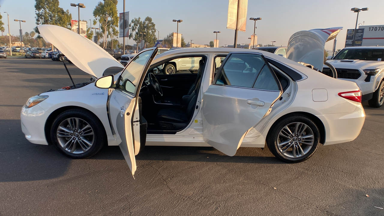 2015 Toyota Camry Hybrid SE 11