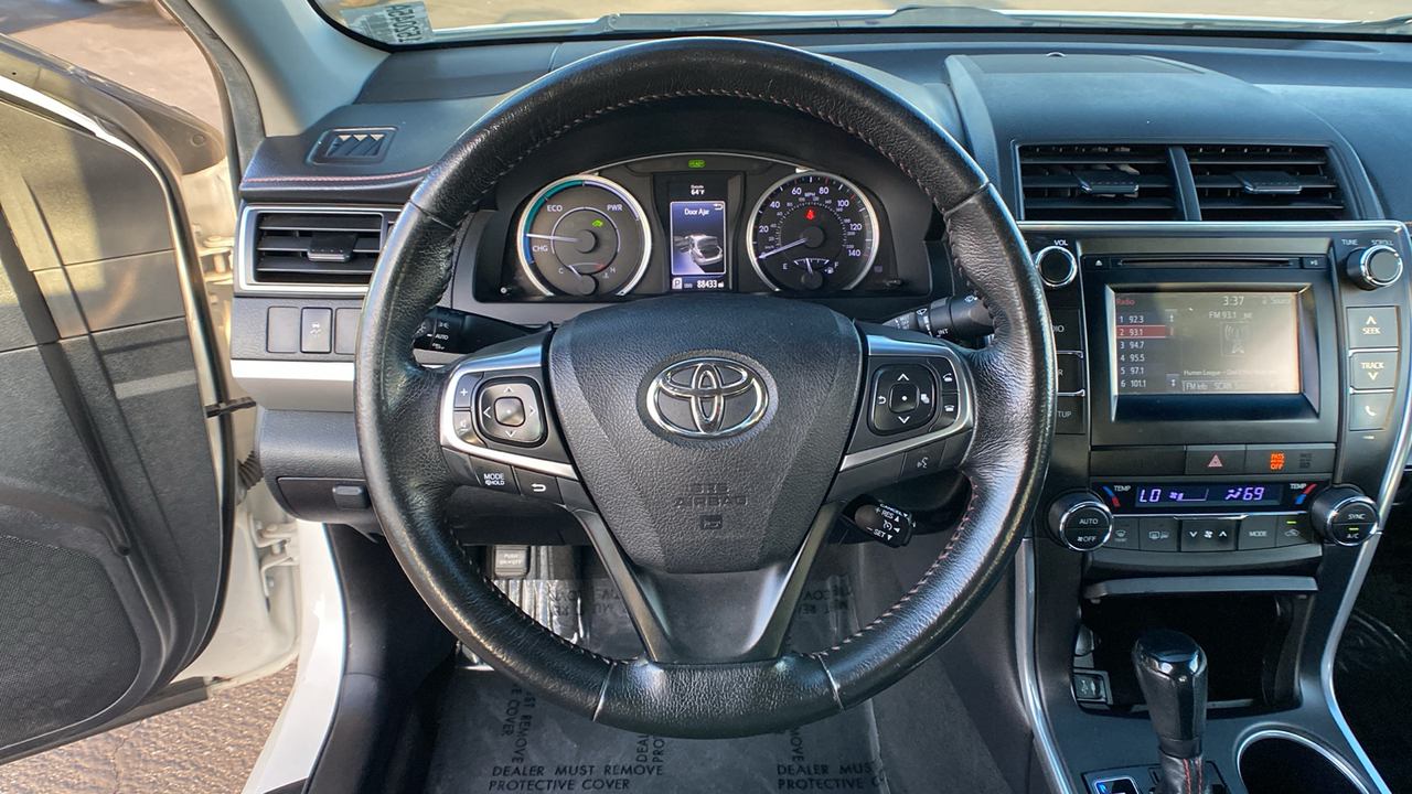 2015 Toyota Camry Hybrid SE 13