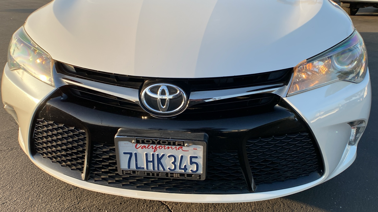 2015 Toyota Camry Hybrid SE 32