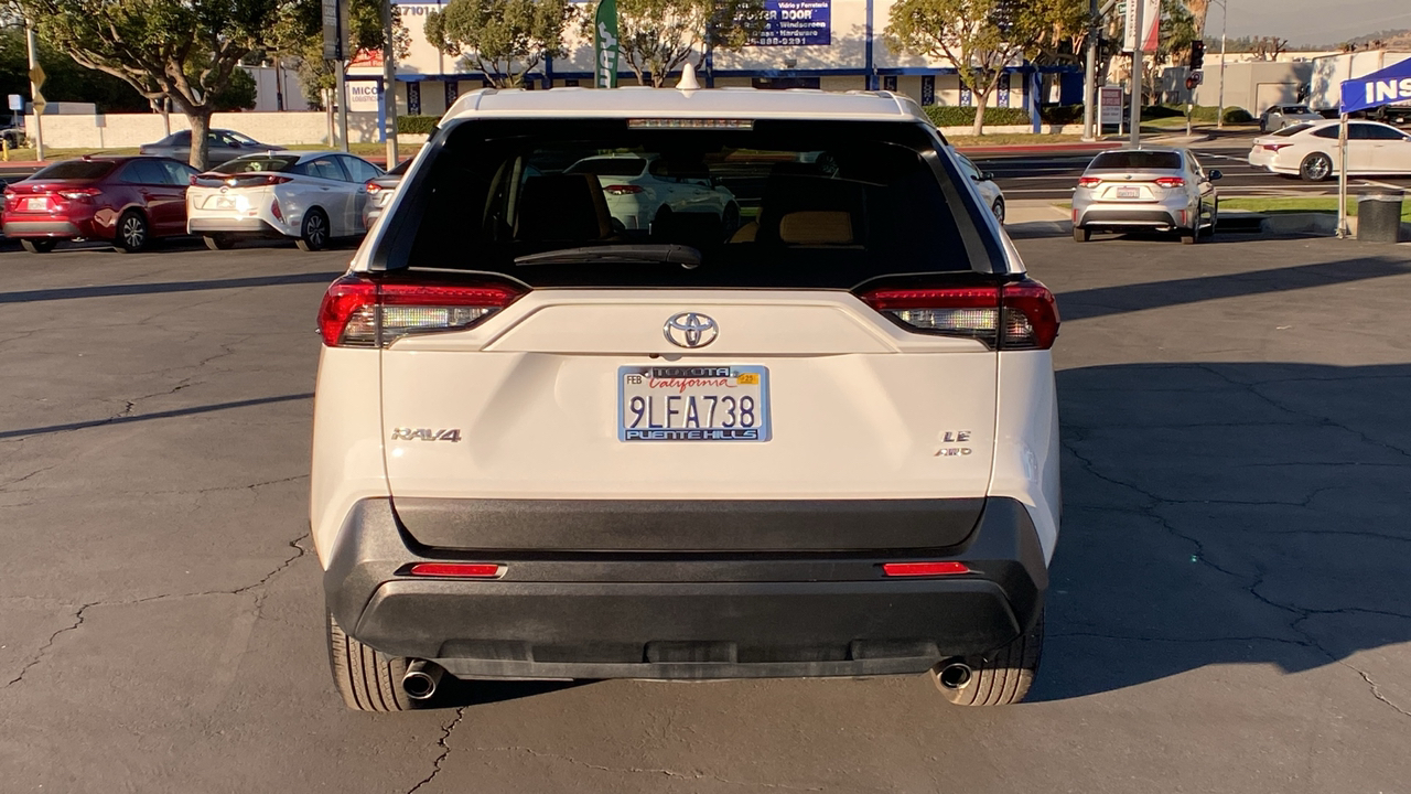 2022 Toyota RAV4 LE 4