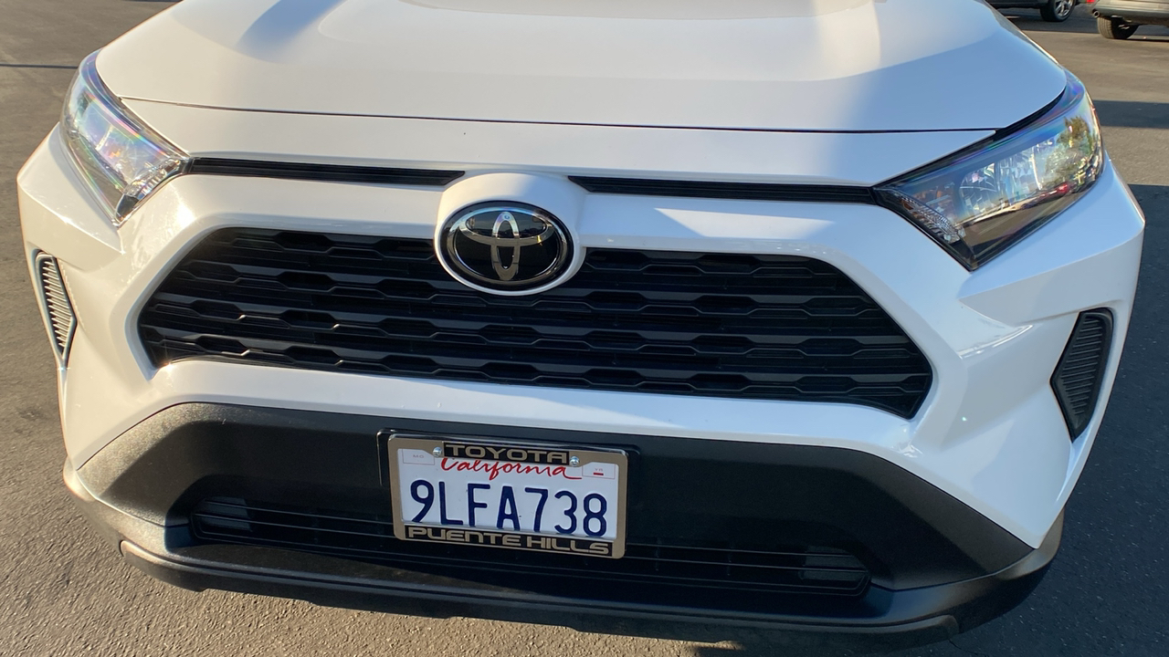 2022 Toyota RAV4 LE 32