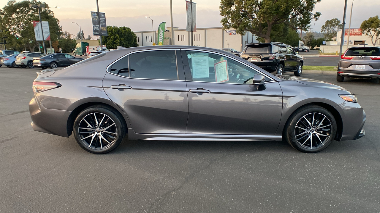 2023 Toyota Camry SE 2