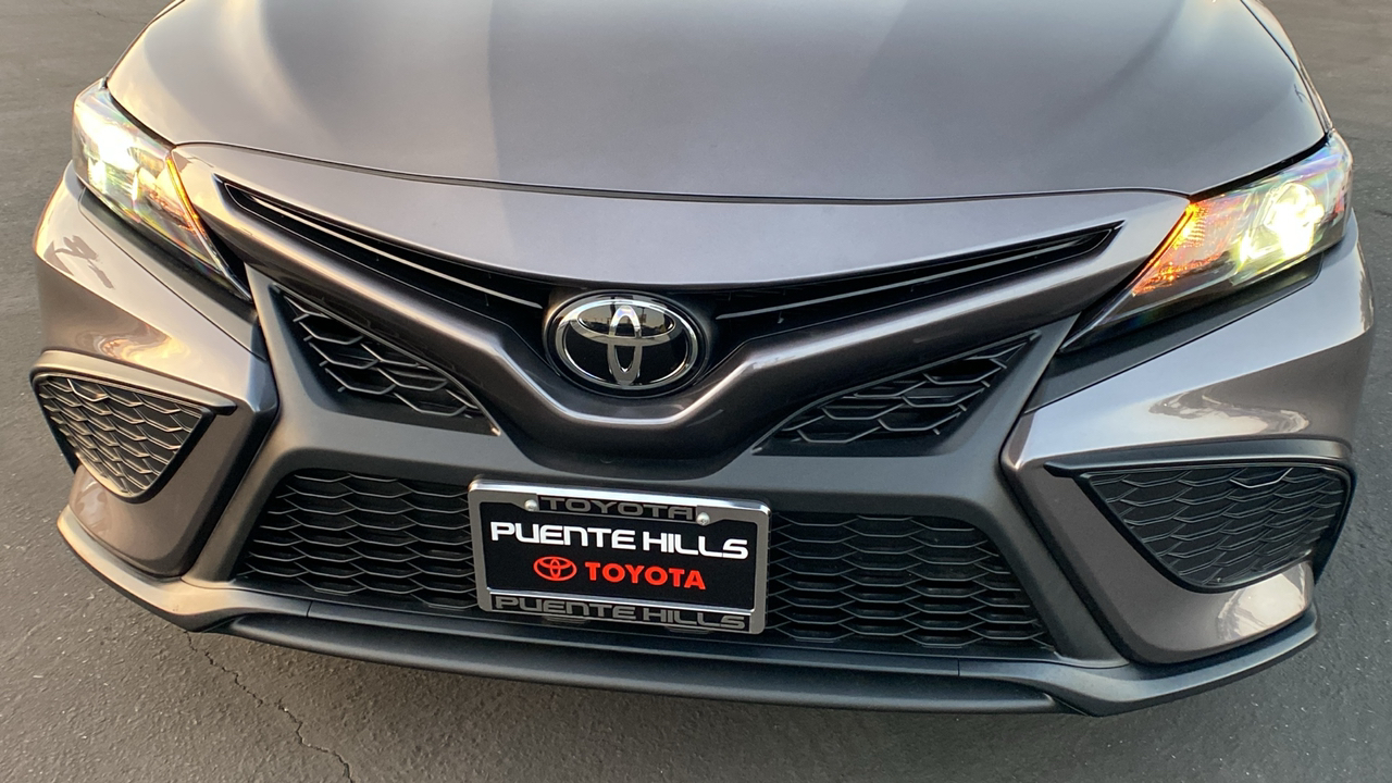 2023 Toyota Camry SE 32