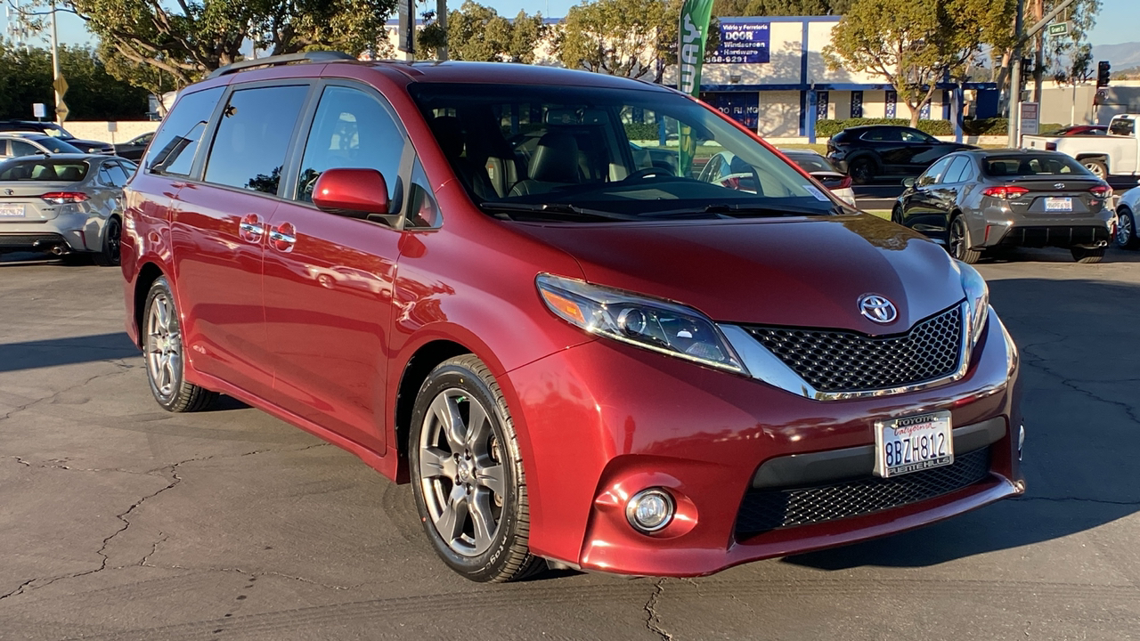 2017 Toyota Sienna SE 1