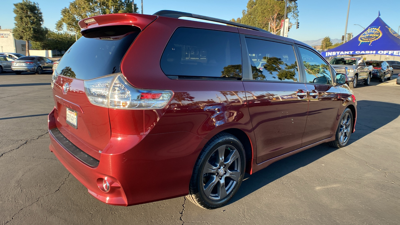 2017 Toyota Sienna SE 3