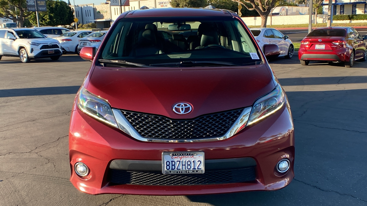 2017 Toyota Sienna SE 8