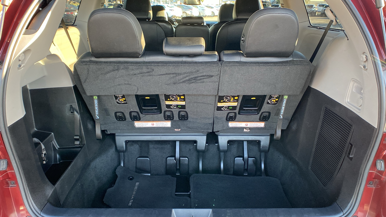 2017 Toyota Sienna SE 10