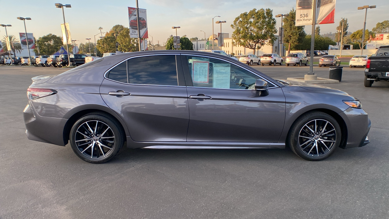 2023 Toyota Camry SE 2