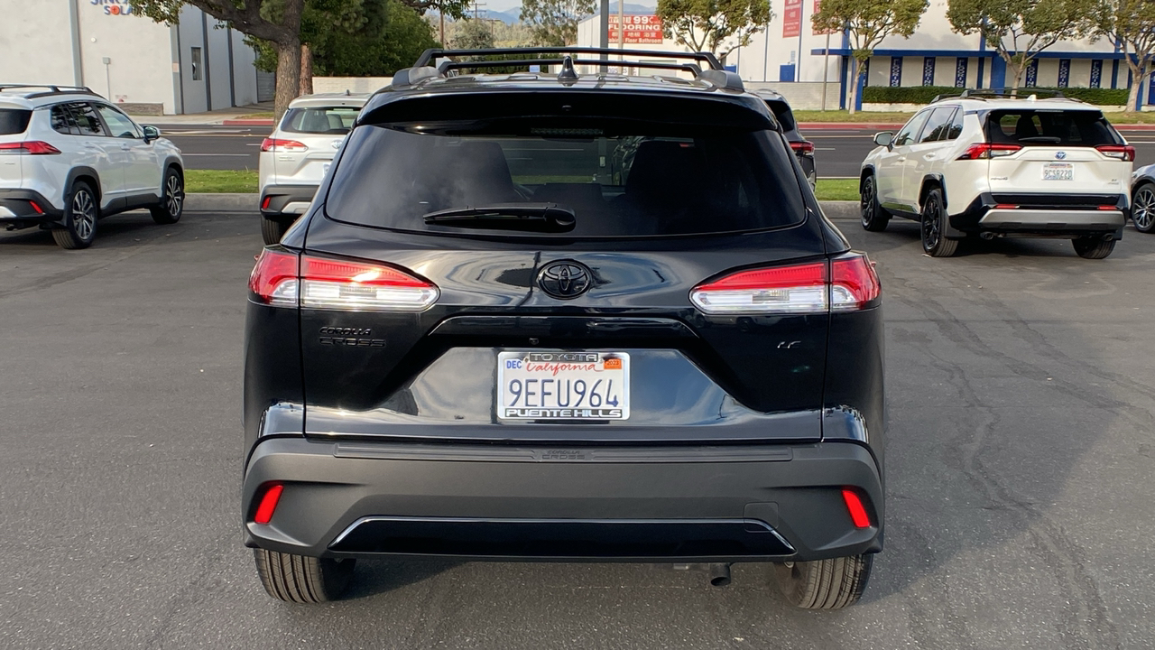 2022 Toyota Corolla Cross LE 4