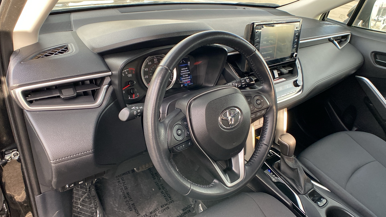 2022 Toyota Corolla Cross LE 16