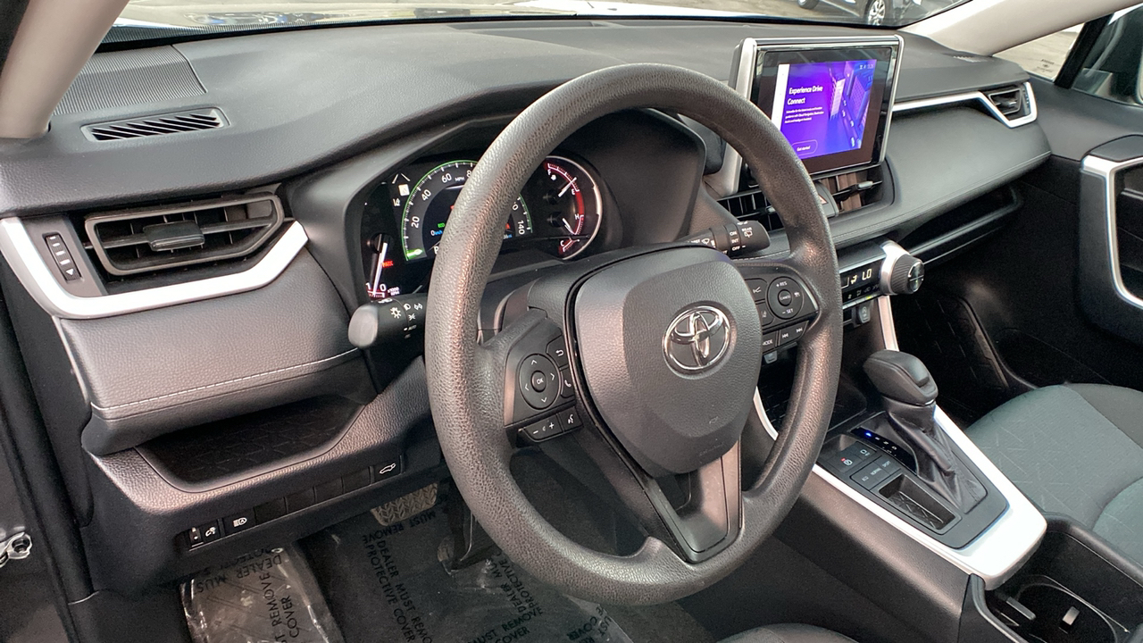 2024 Toyota RAV4 XLE 16