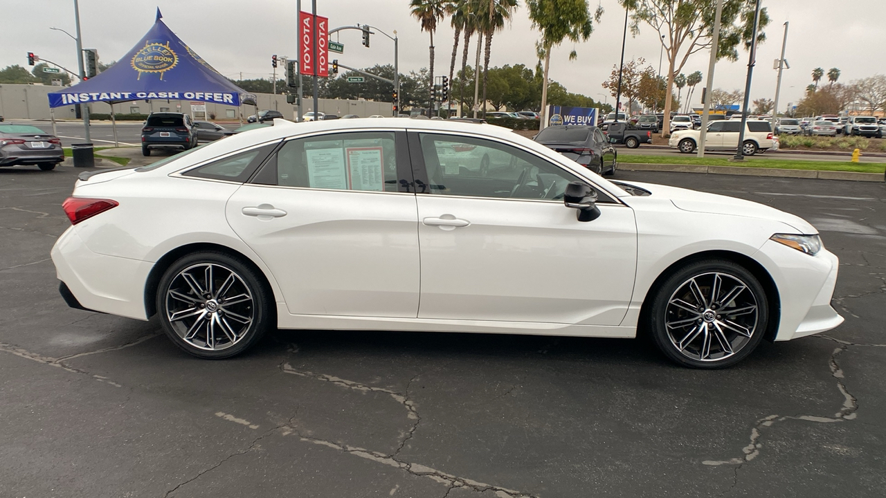 2019 Toyota Avalon XSE 2