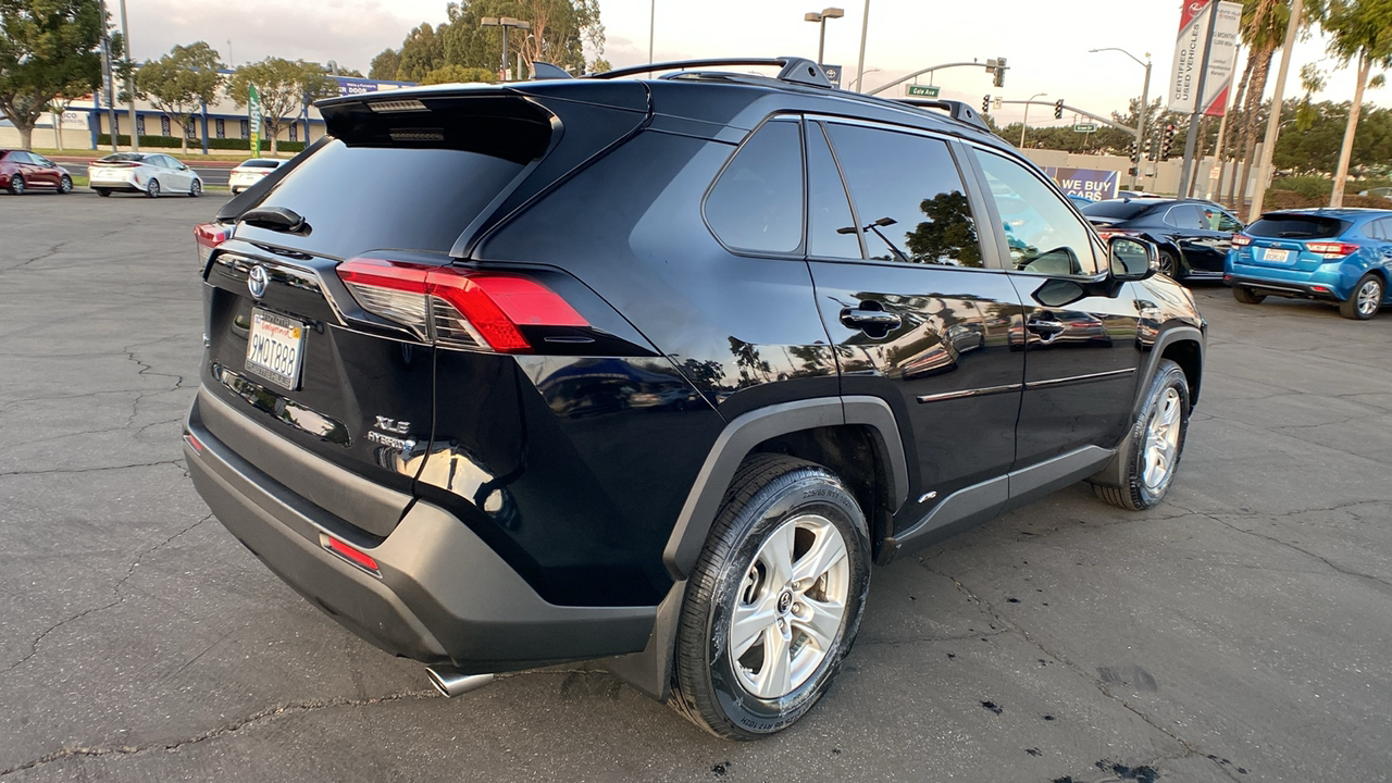 2019 Toyota RAV4 Hybrid XLE 3