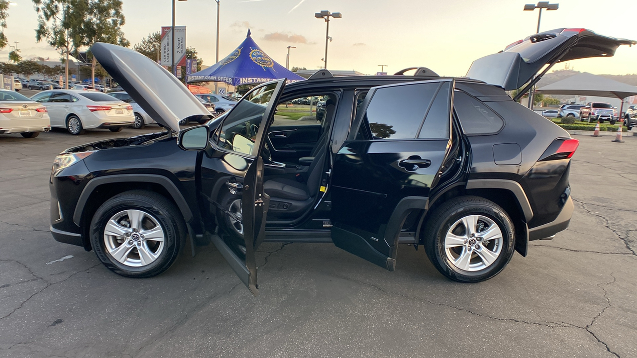 2019 Toyota RAV4 Hybrid XLE 11