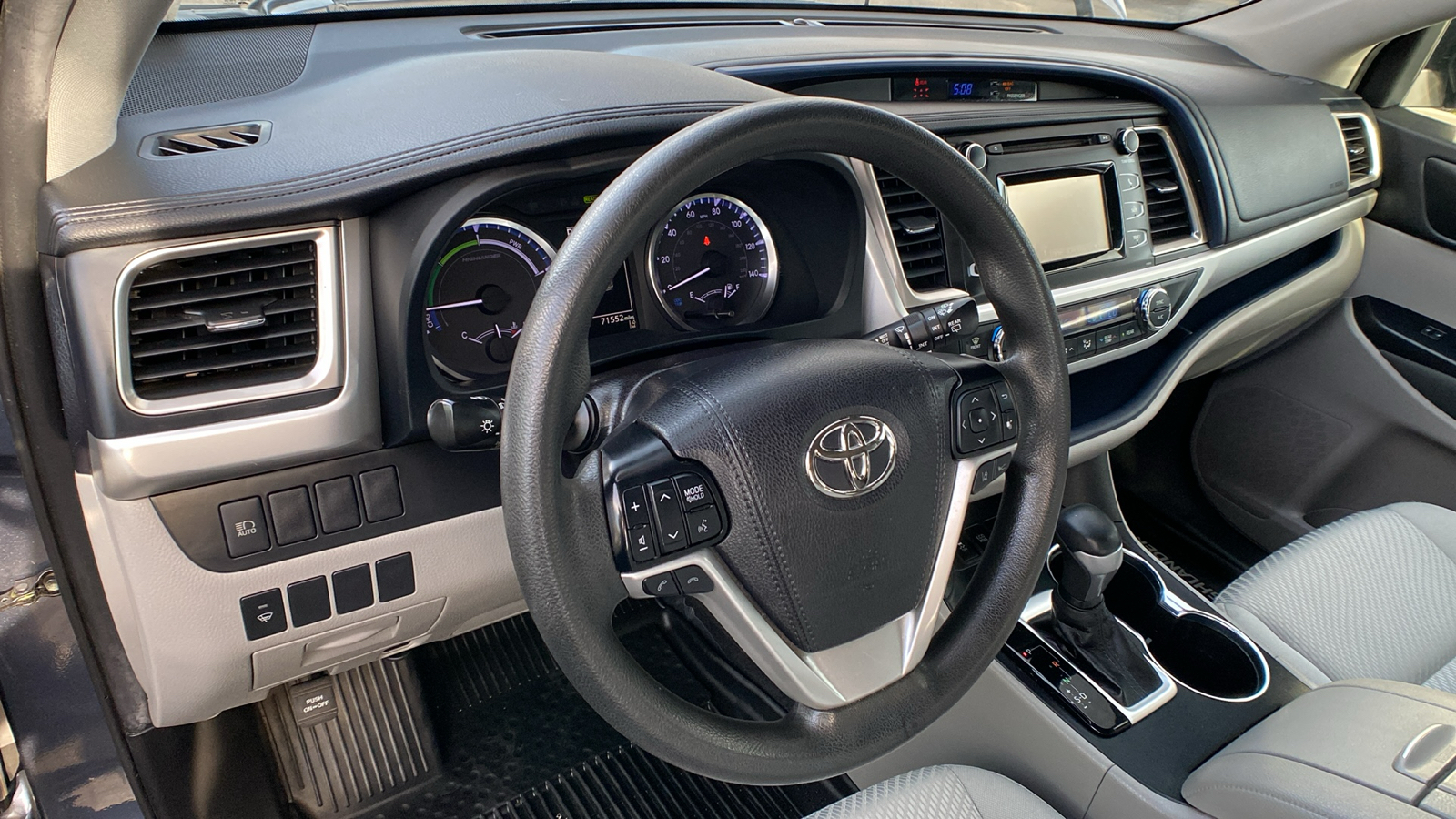 2019 Toyota Highlander Hybrid LE 16