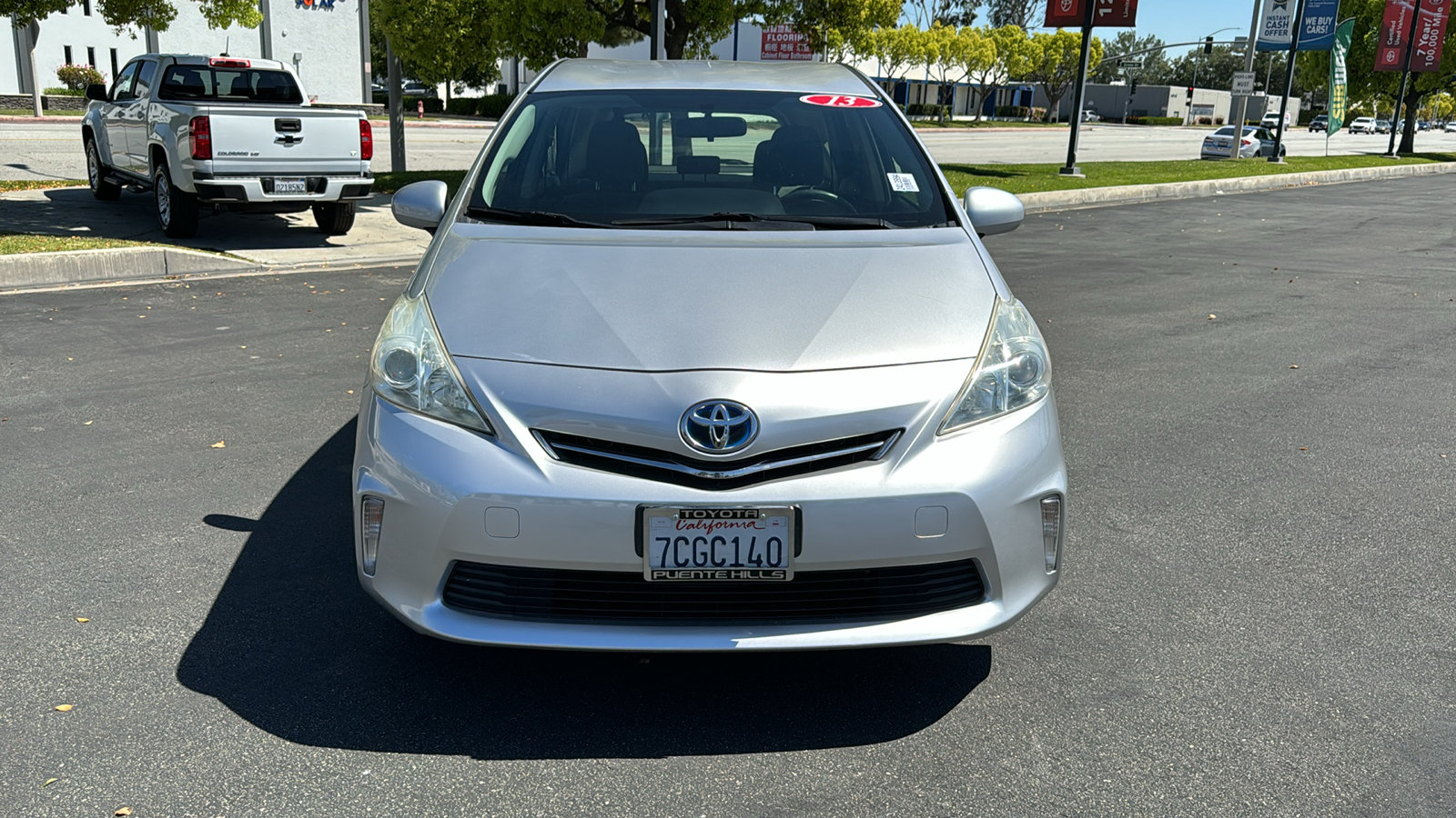 2013 Toyota Prius v Three 8