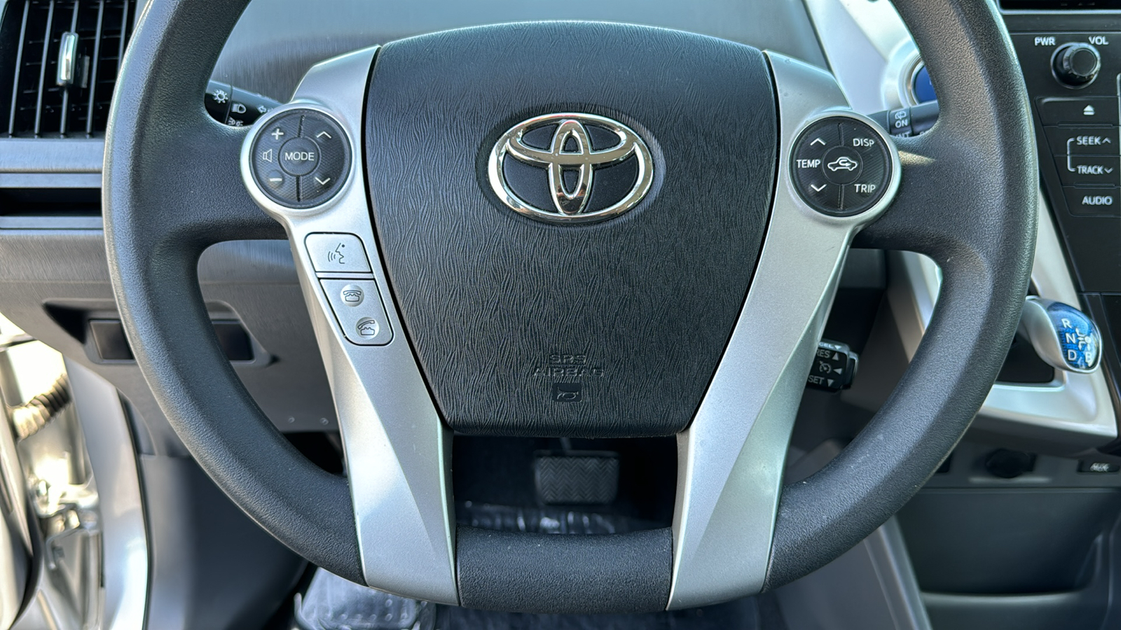 2013 Toyota Prius v Three 23