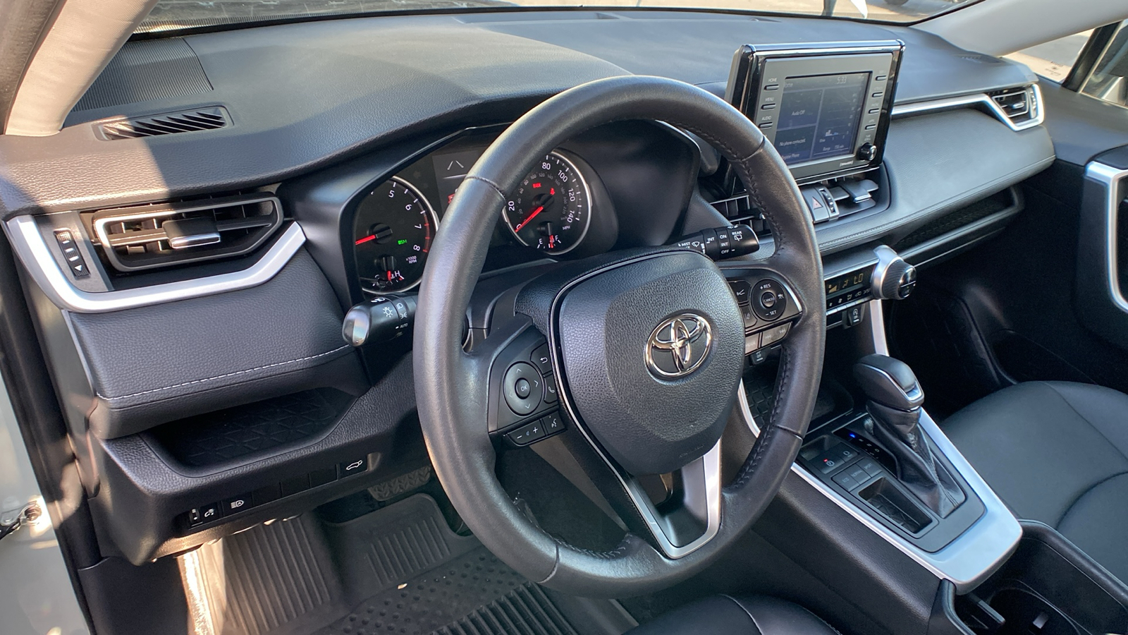 2022 Toyota RAV4 XLE Premium 16