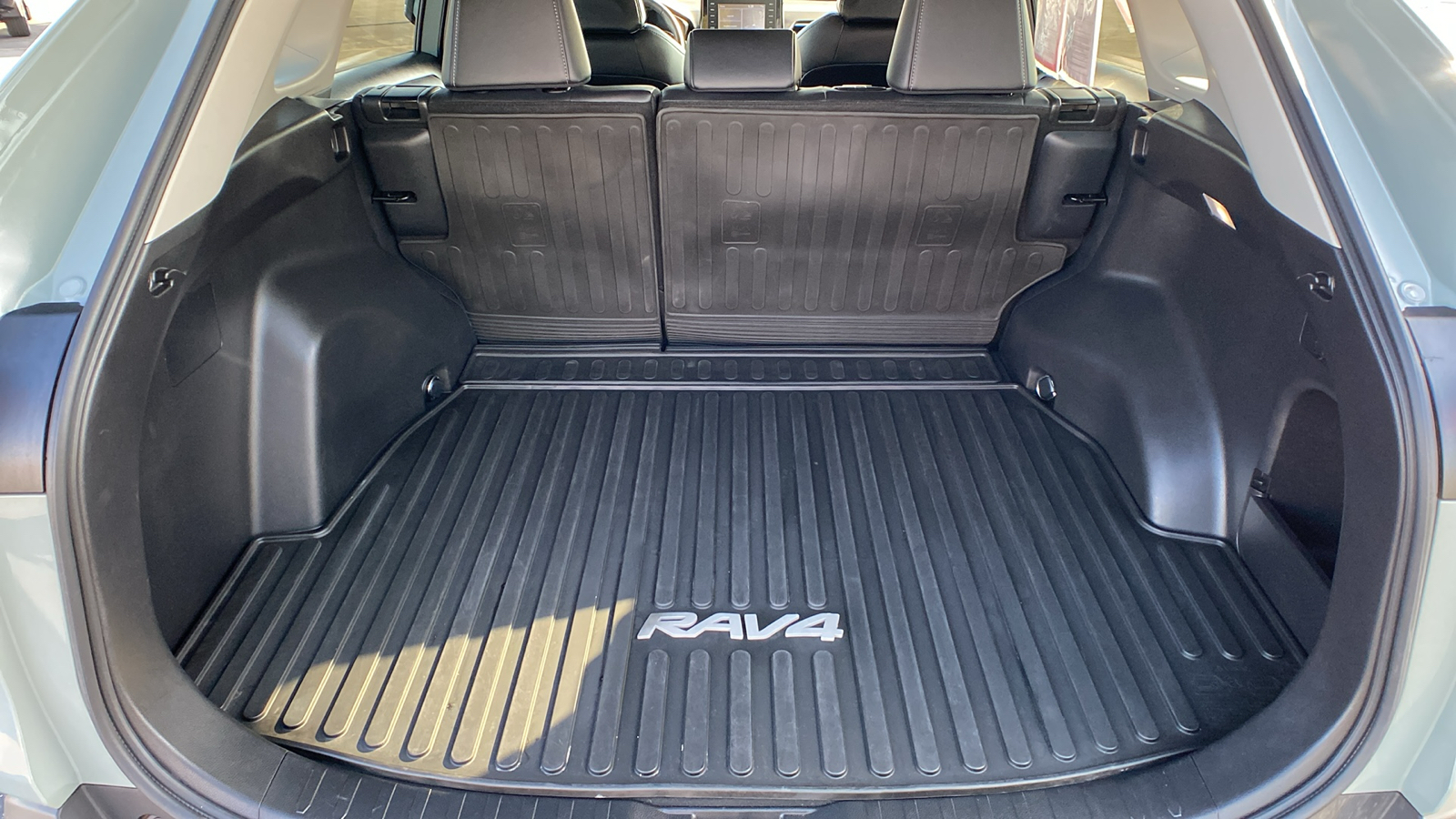 2022 Toyota RAV4 XLE Premium 18