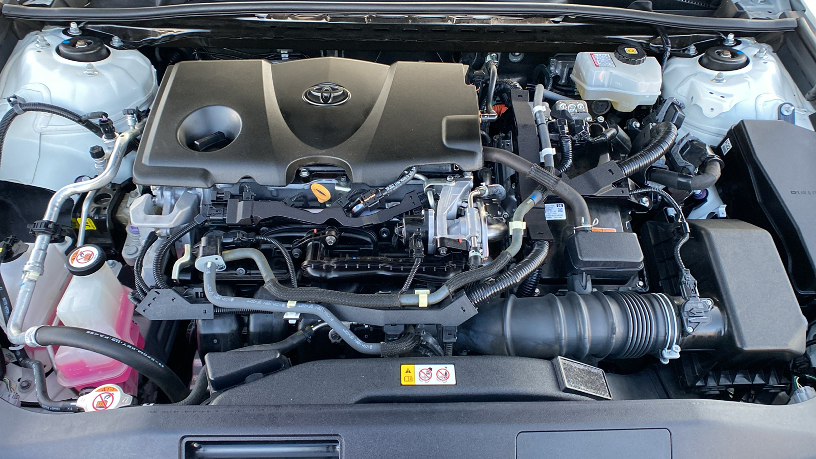 2020 Toyota Camry Hybrid  9