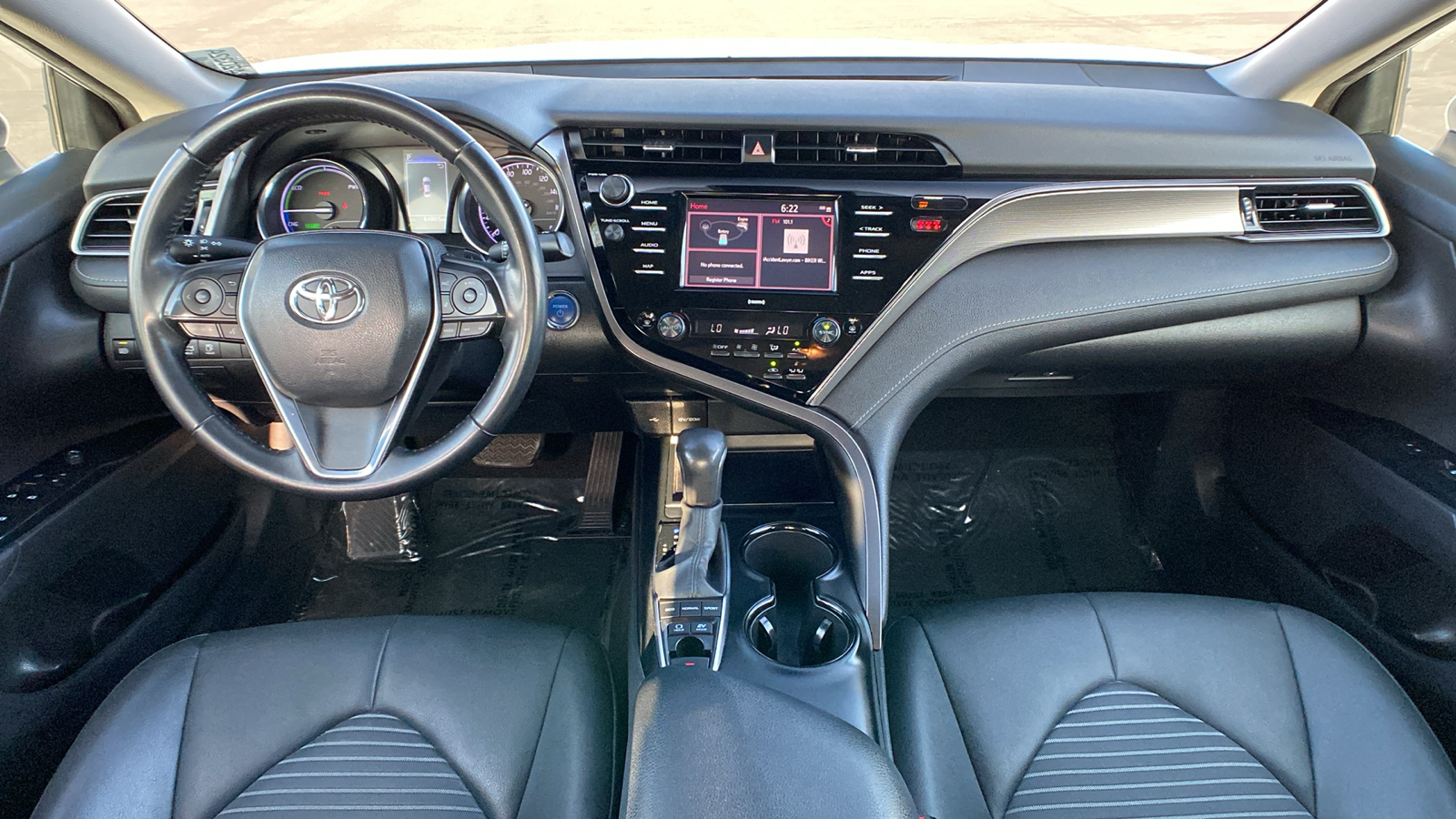 2020 Toyota Camry Hybrid  28