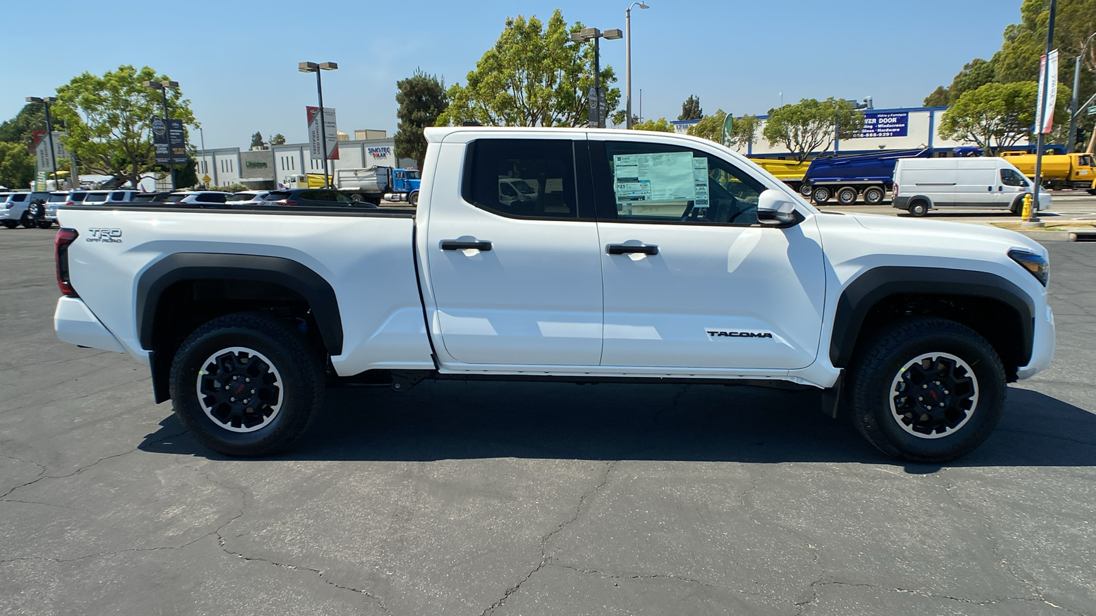 2024 TOYOTA Tacoma TRD Off-Road 2