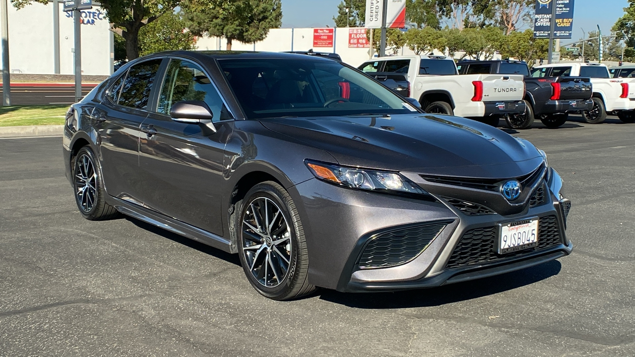 2024 Toyota Camry Hybrid SE 1