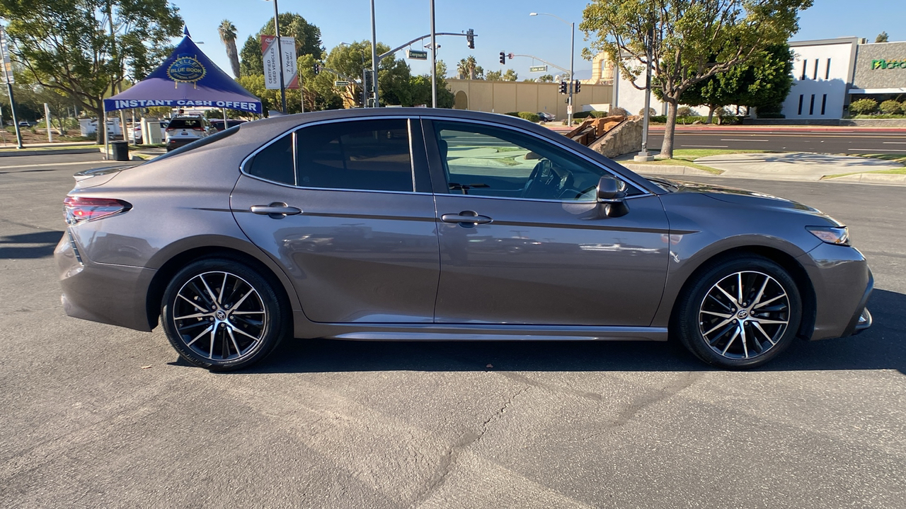 2024 Toyota Camry Hybrid SE 2