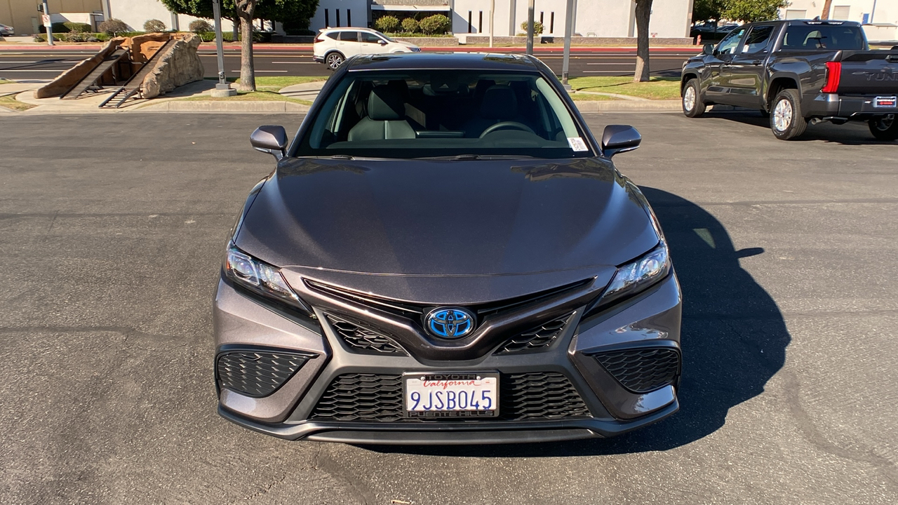 2024 Toyota Camry Hybrid SE 8