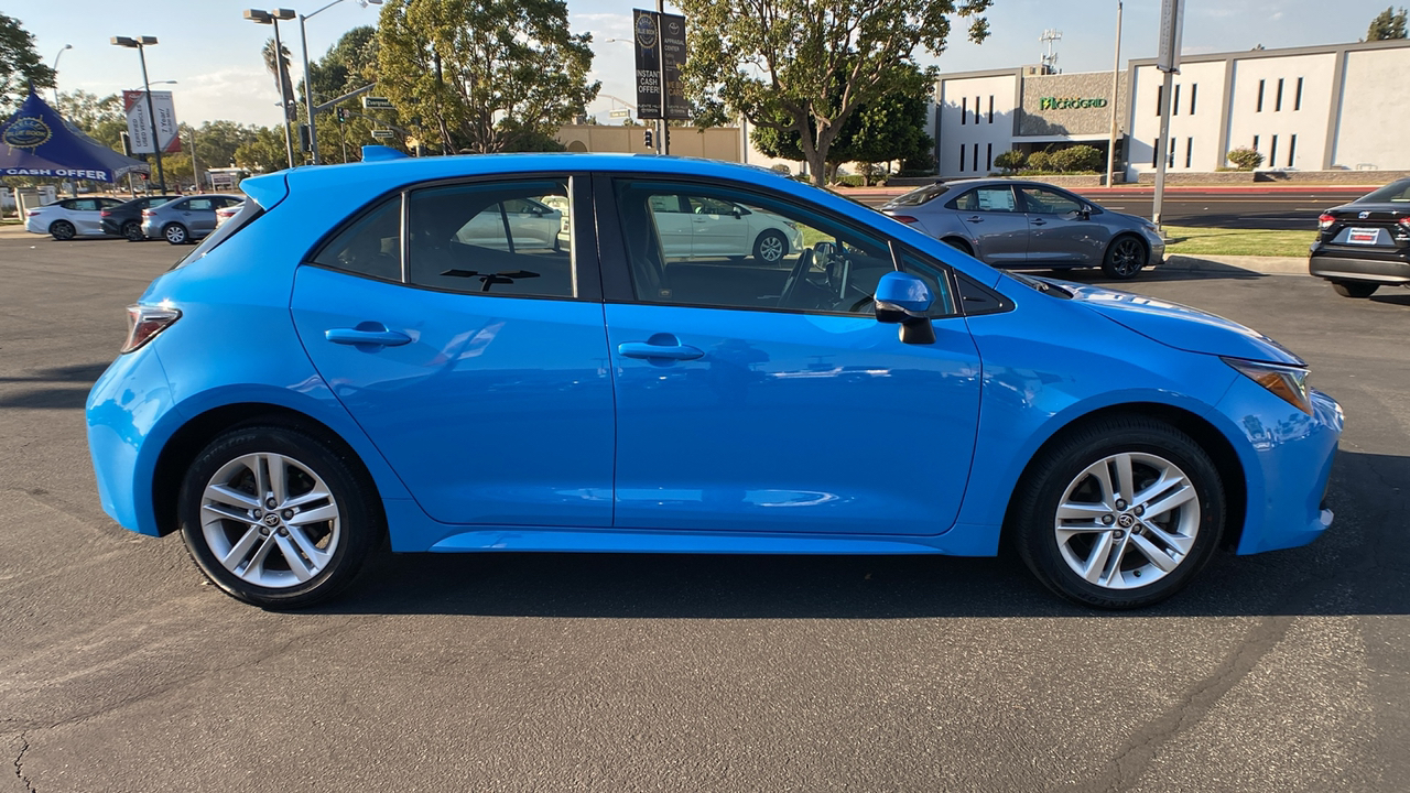 2021 Toyota Corolla Hatchback SE 2