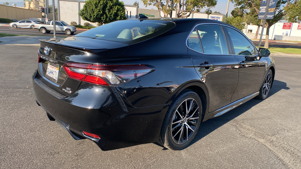 2021 Toyota Camry Hybrid SE 3