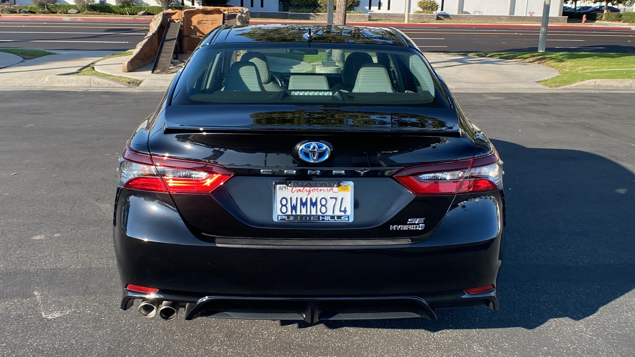 2021 Toyota Camry Hybrid SE 4