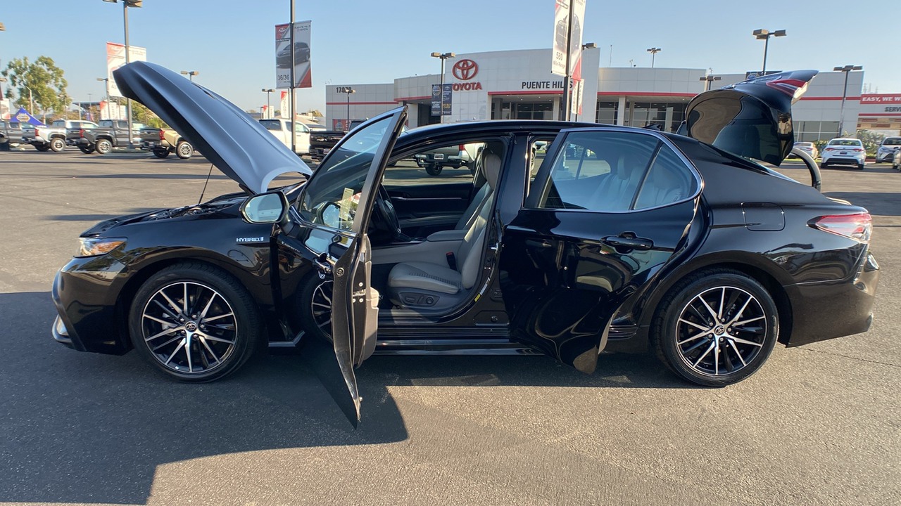 2021 Toyota Camry Hybrid SE 11