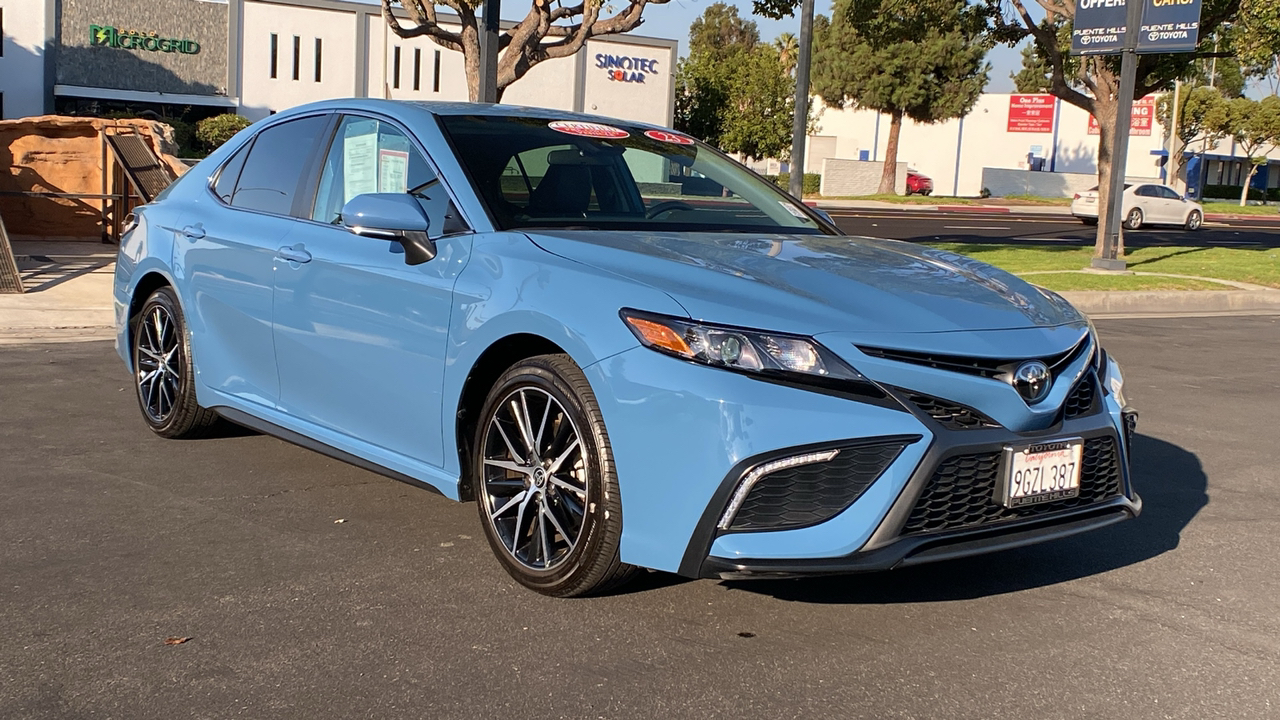 2023 Toyota Camry SE 1