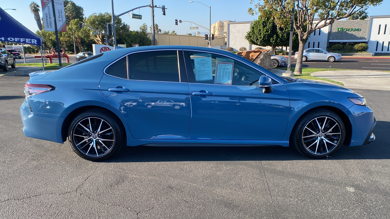 2023 Toyota Camry SE 2