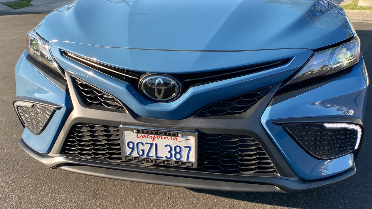 2023 Toyota Camry SE 32