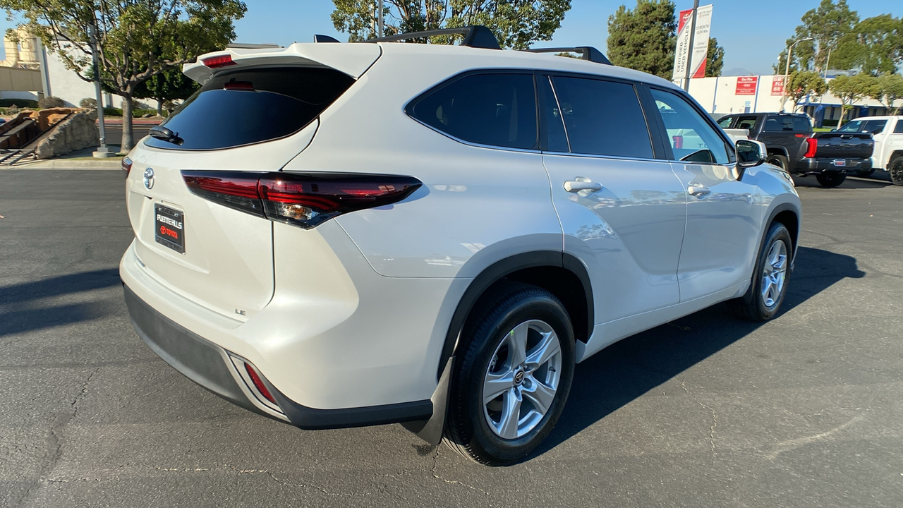 2024 TOYOTA Highlander LE 3