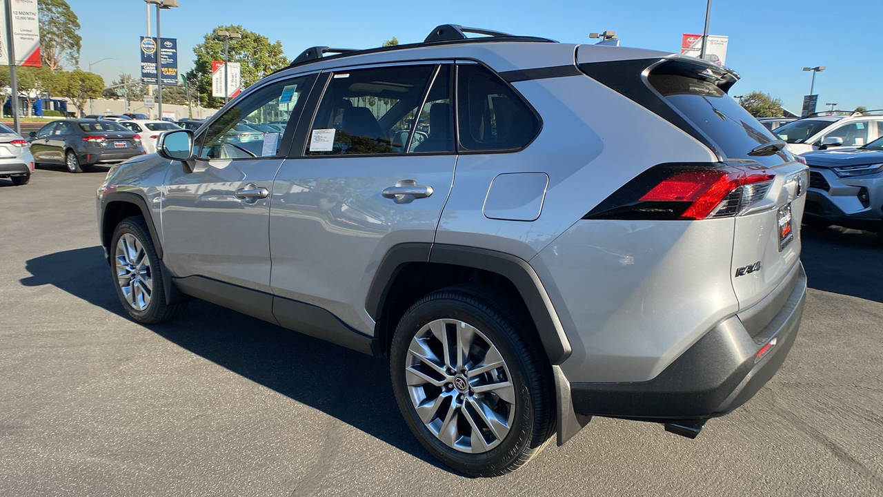 2024 TOYOTA RAV4 XLE Premium 5