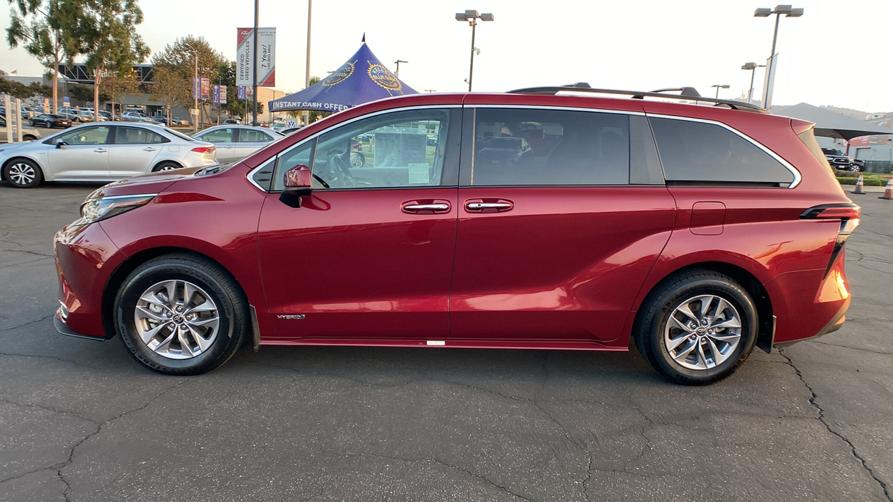 2021 Toyota Sienna XLE 6