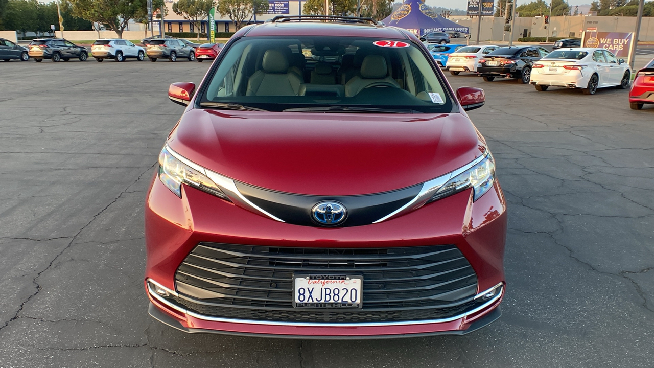 2021 Toyota Sienna XLE 8