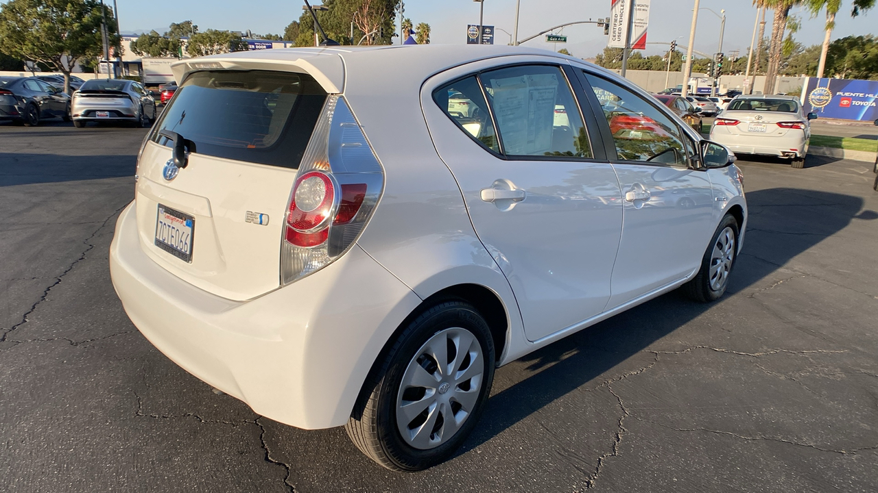 2013 Toyota Prius c One 3