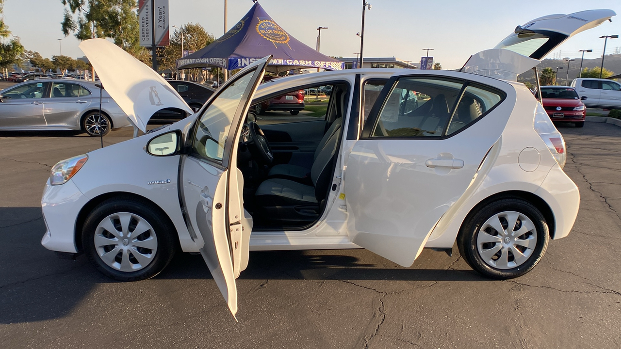 2013 Toyota Prius c One 11