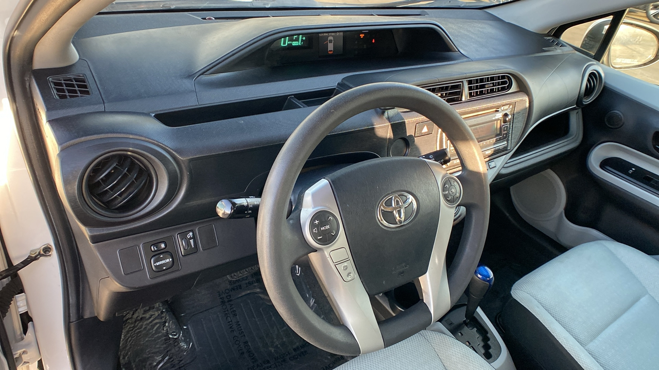 2013 Toyota Prius c One 16