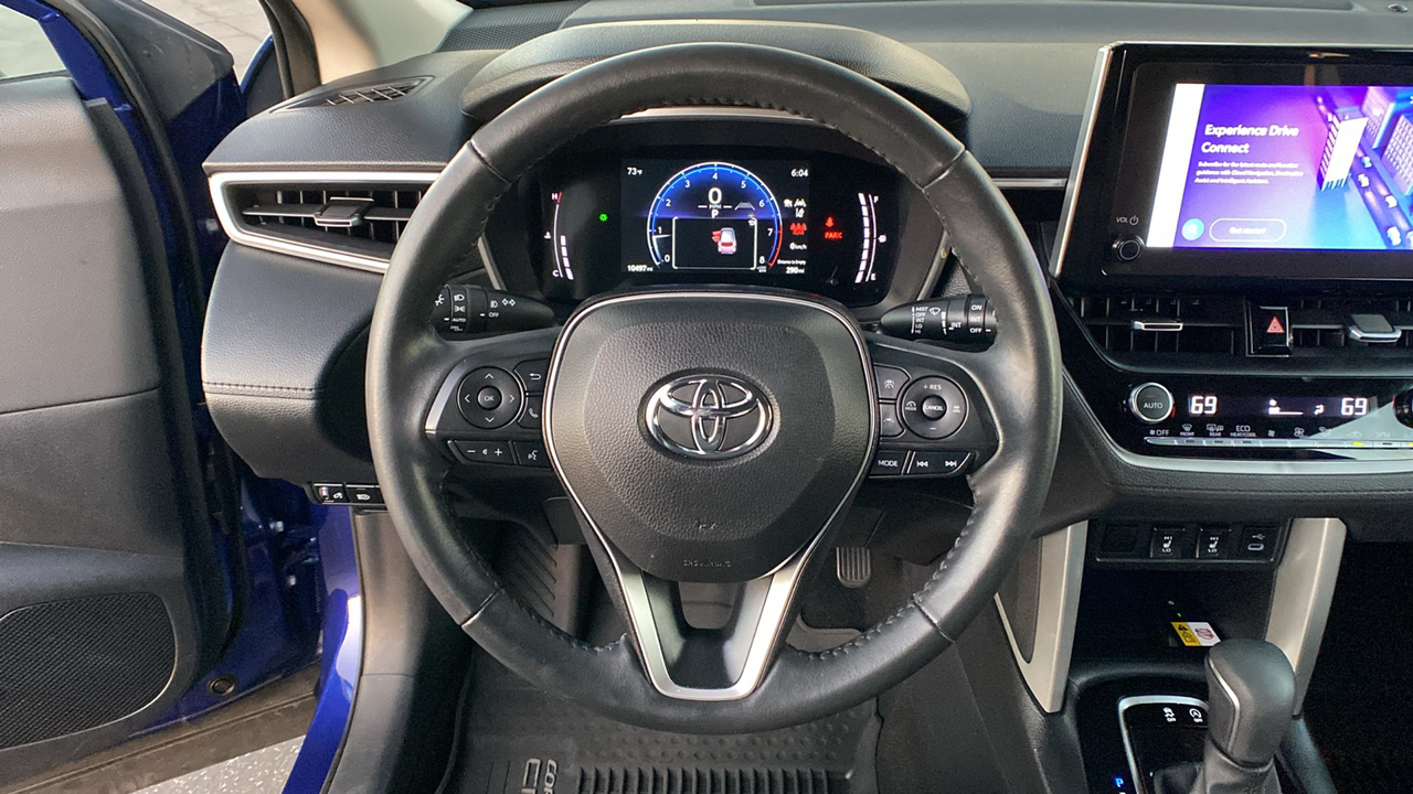 2023 Toyota Corolla Cross XLE 13