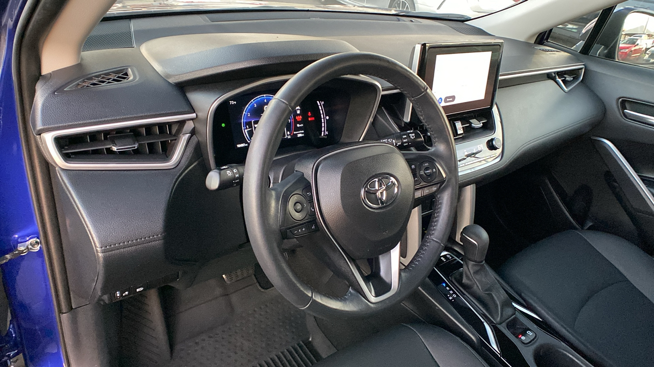 2023 Toyota Corolla Cross XLE 16